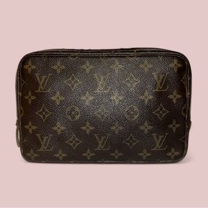 LOUIS VUITTON Trousse Toilette 23